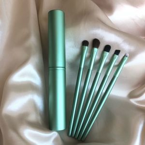 Green brush travel set